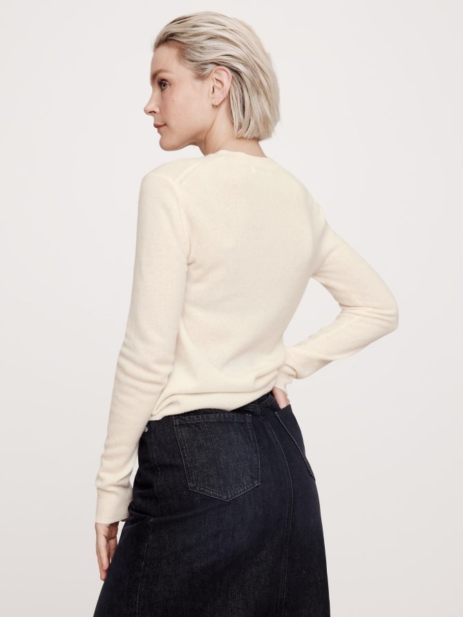 Lightweight Cashmere Crew-Neck Sweater - Image 6