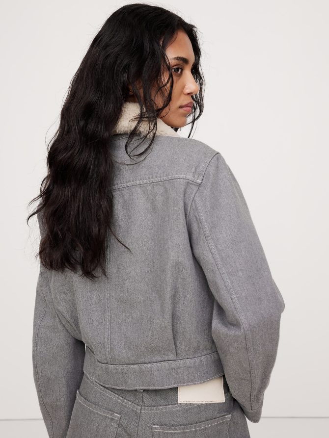 Relaxed Cropped Denim Jacket - Image 2