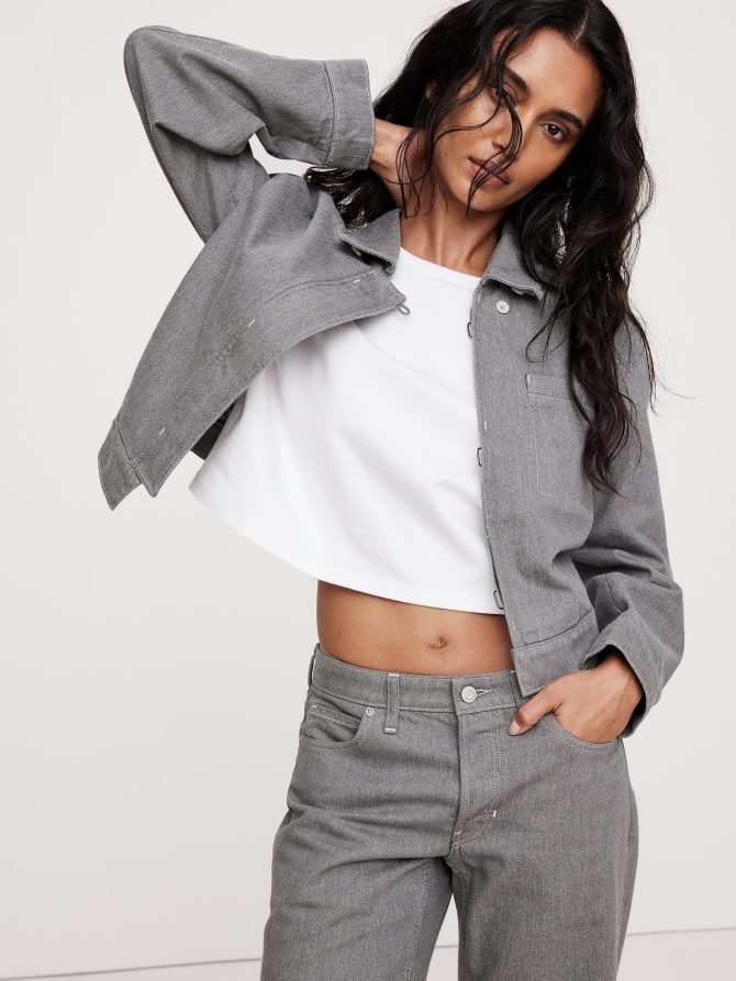 Relaxed Cropped Denim Jacket - Image 7