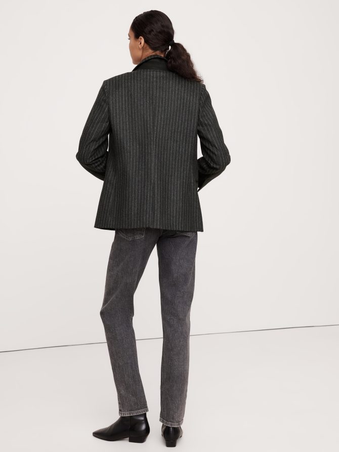 Relaxed-Slim Lightweight Wool Flannel Blazer - Image 8